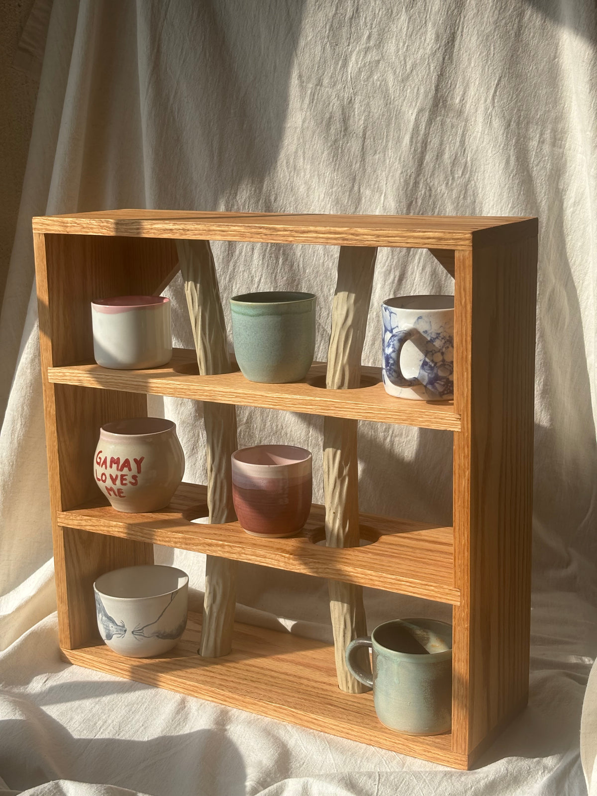 Cup Shelf - Oak and textured clay in Beige