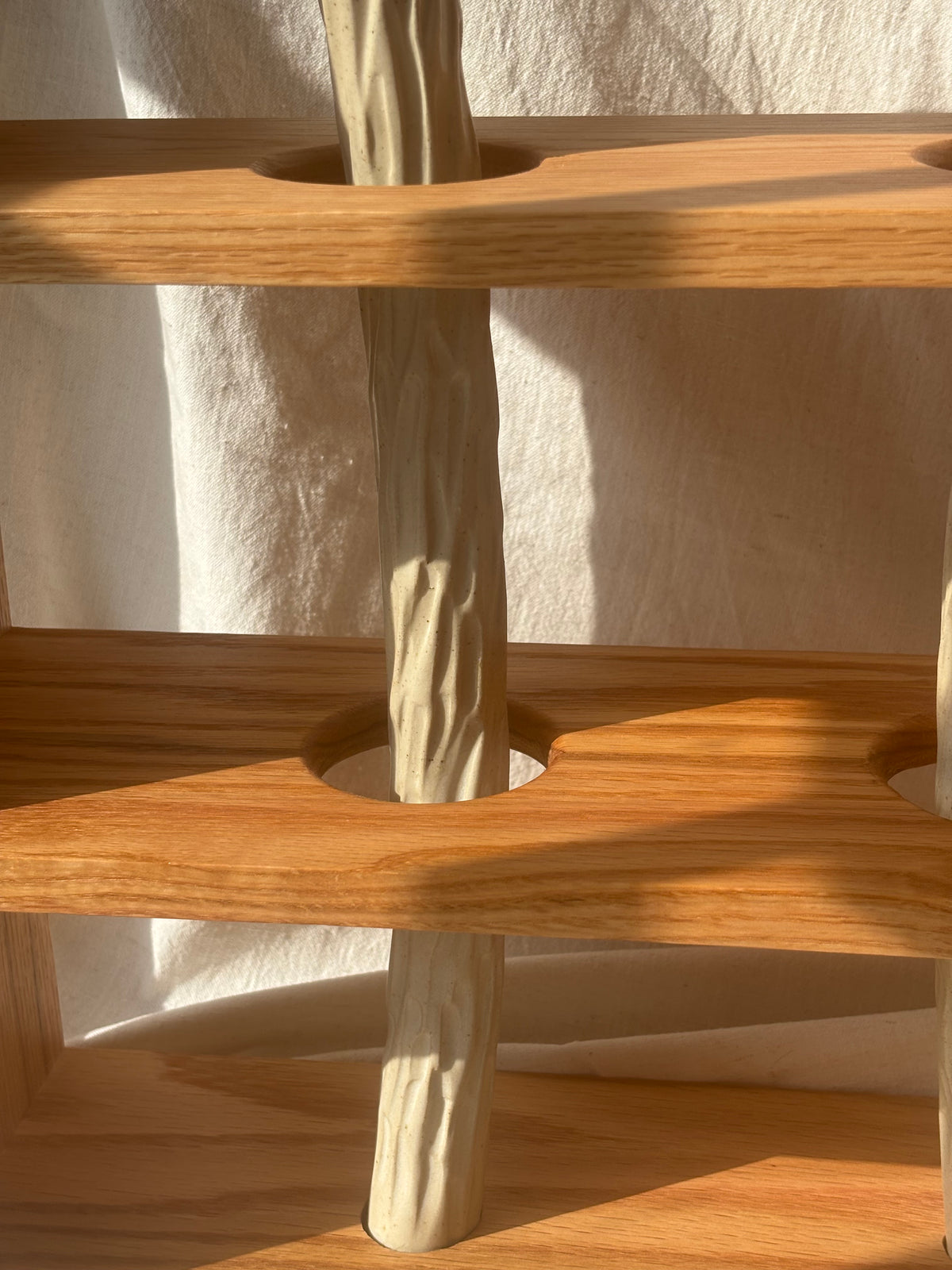 Cup Shelf - Oak and textured clay in Beige