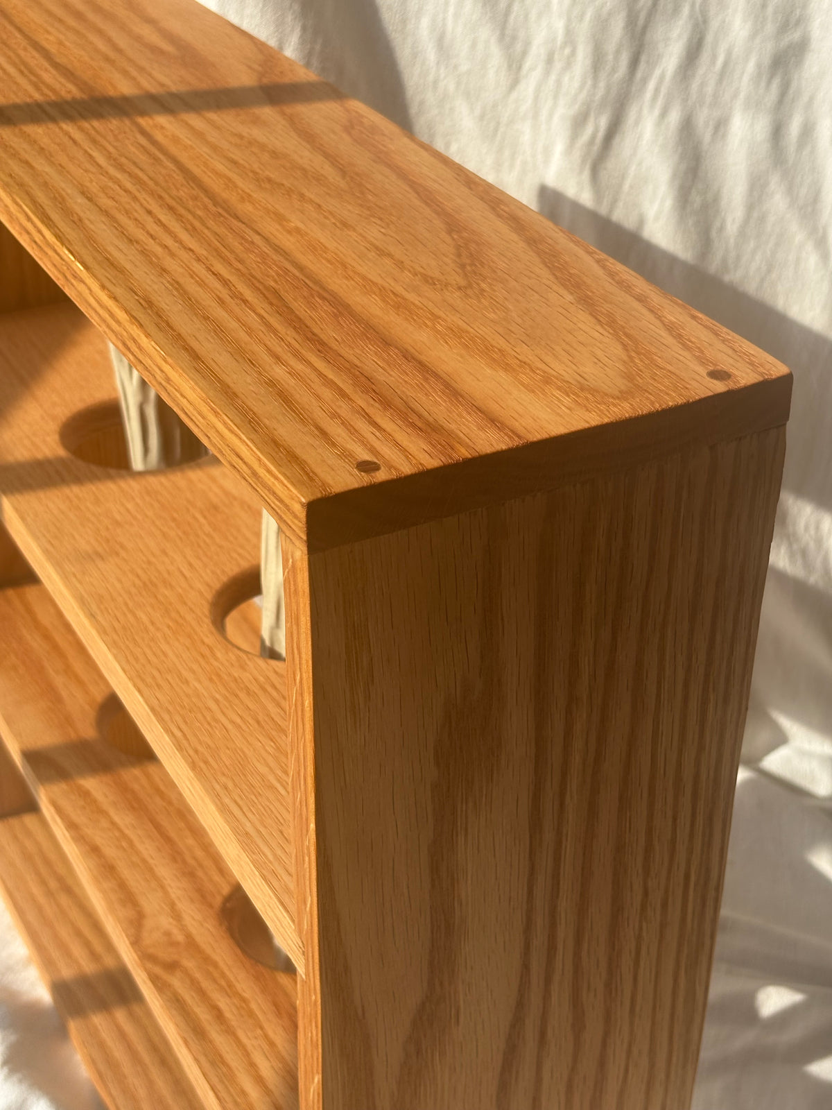 Cup Shelf - Oak and textured clay in Beige