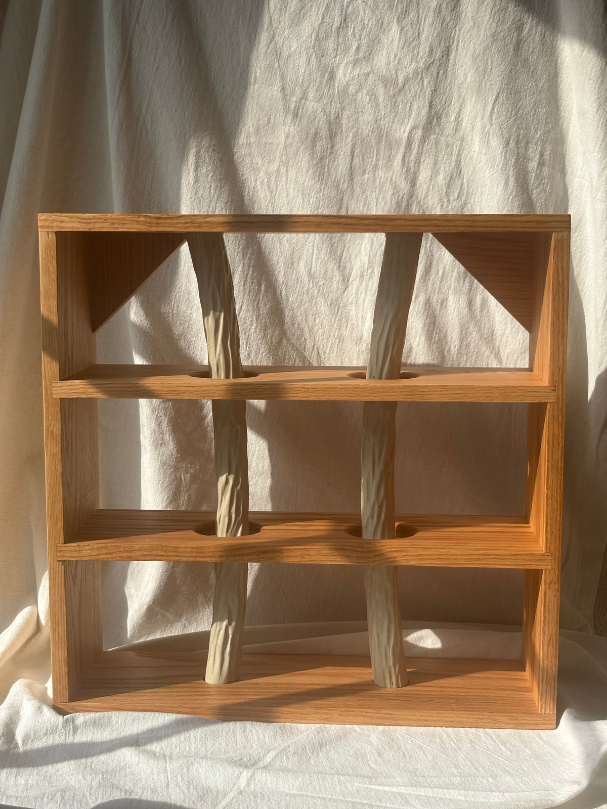 Cup Shelf - Oak and textured clay in Beige