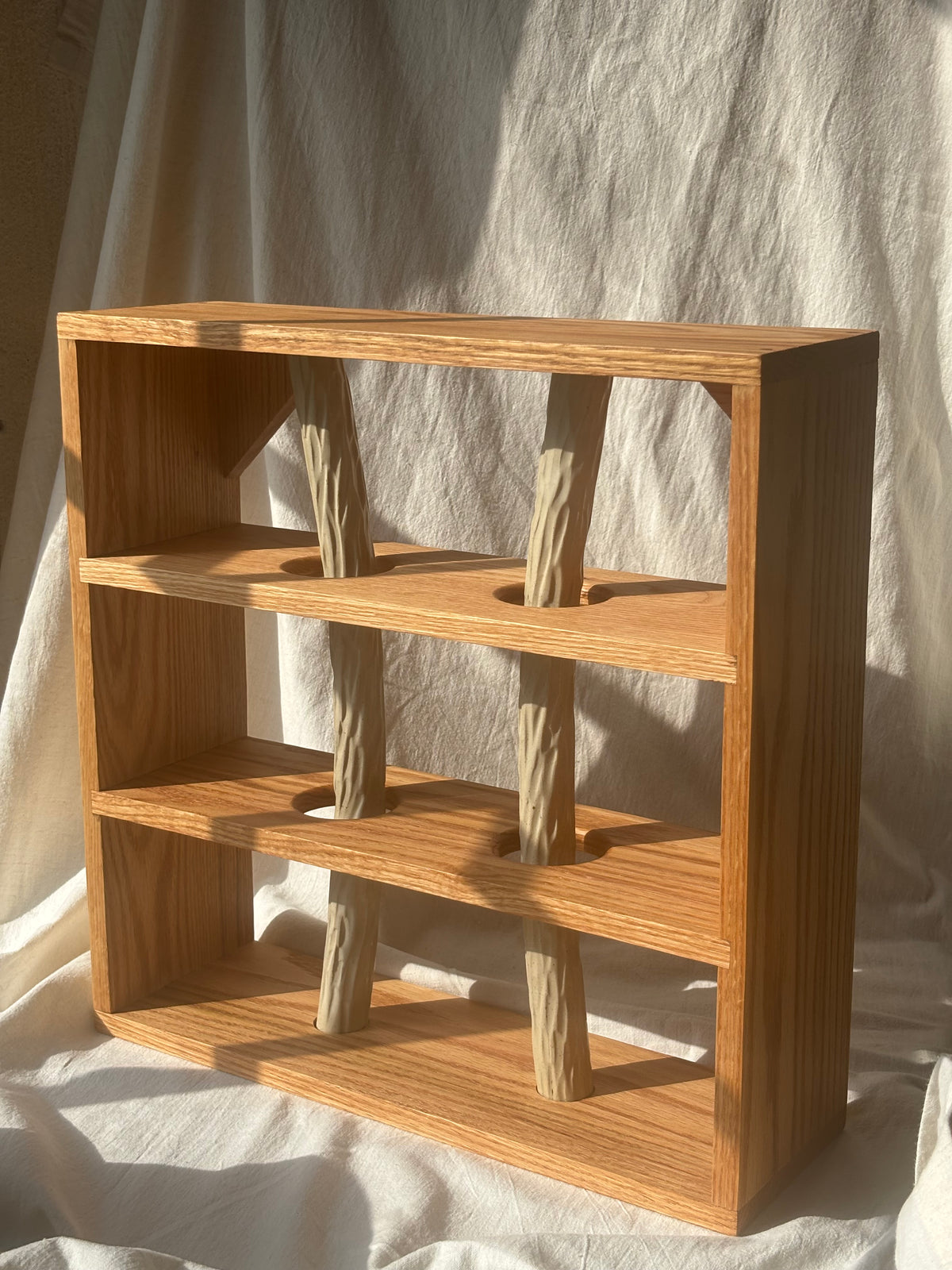 Cup Shelf - Oak and textured clay in Beige